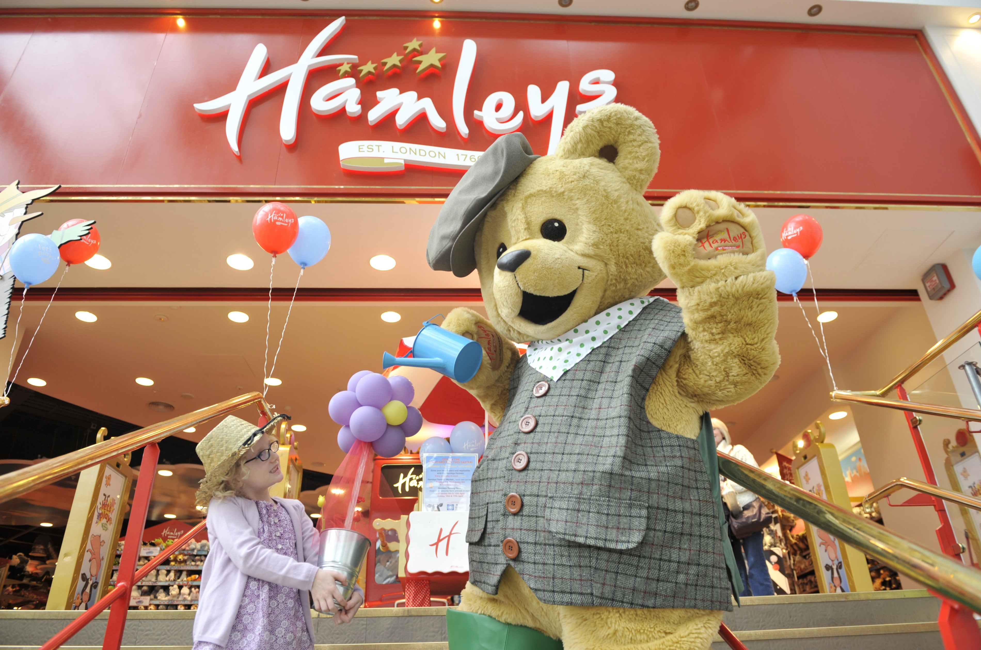 My best toys. Хамлес магазин игрушек Лондон. Детский магазин игрушек Hamleys. Hamleys магазин игрушек в Лондоне. Хамлис детский магазин игрушек Англия.