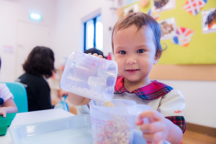 Brighton-Montessori-Pouring-140116