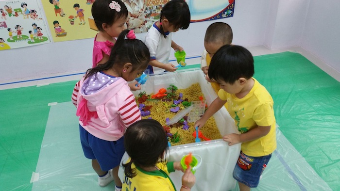 meet-up-messy-play