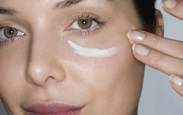 eye cream application