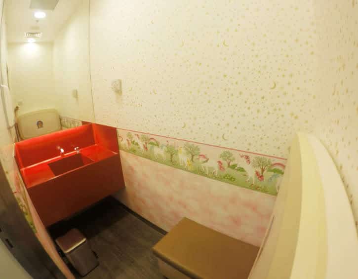 Marina-Bay-LInk-nursing-room-baby-changing