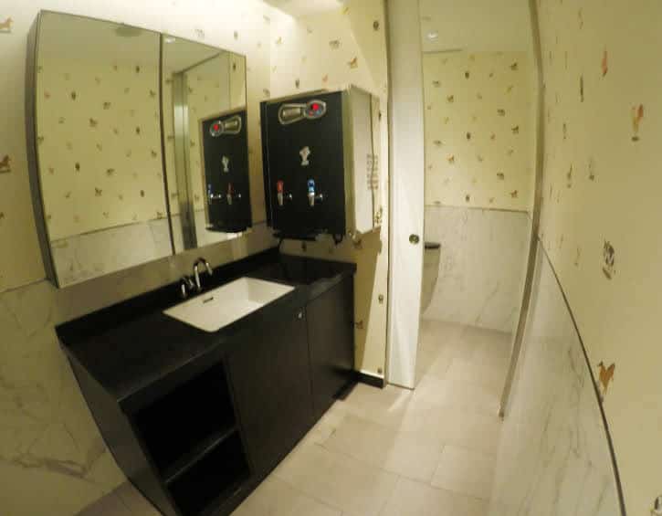 OUE-Downtown-nursing-room-baby-changing