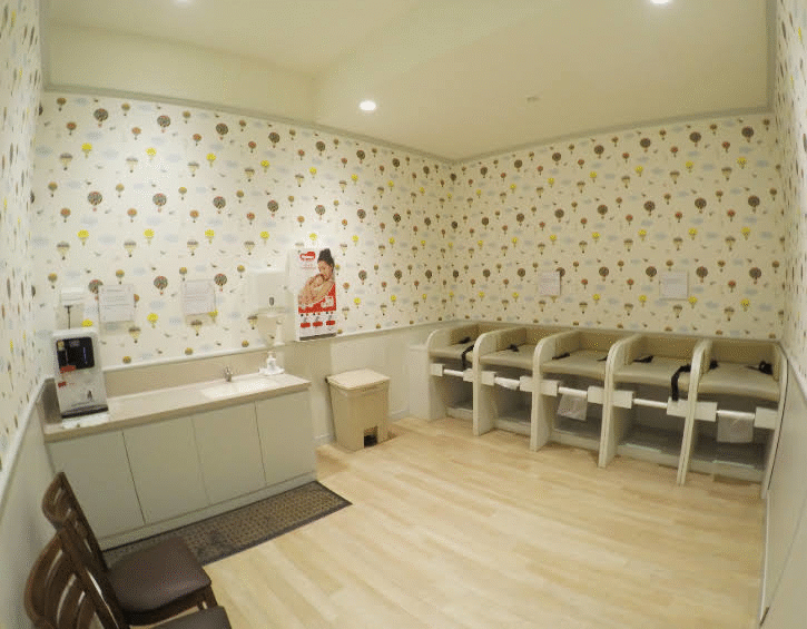 takashimaya-nursing-room-baby-changing