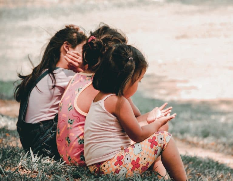 children friends saying goodbye