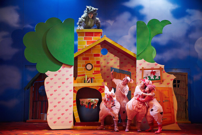 the three little pigs at singapore repertory theatre