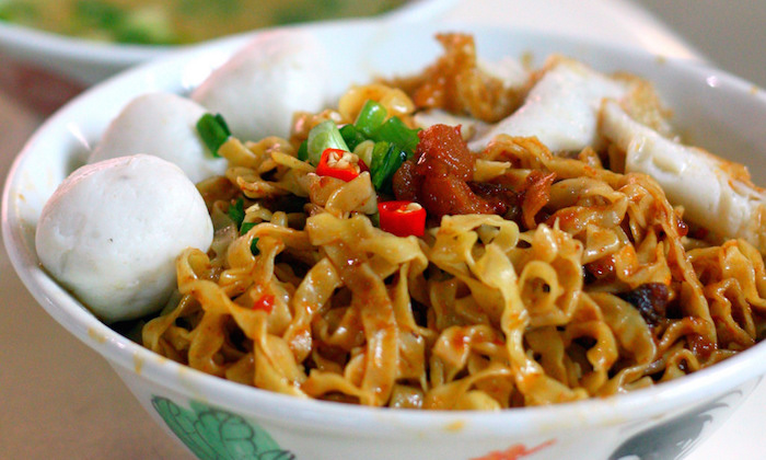 singapore-food-fishball-noodles