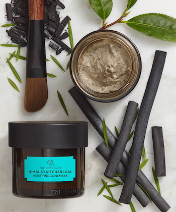 Himalayan Charcoal Purifying Glow Mask_Lifestyle