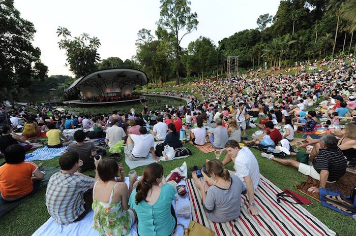 up concert picnic botanic gardens