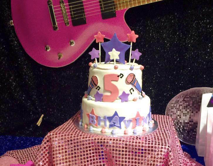 zahra bakes birthday cake