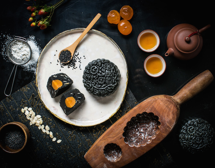 Old-Seng-Choong-Black-Sesame- Yolk-Melon Seeds-mooncake