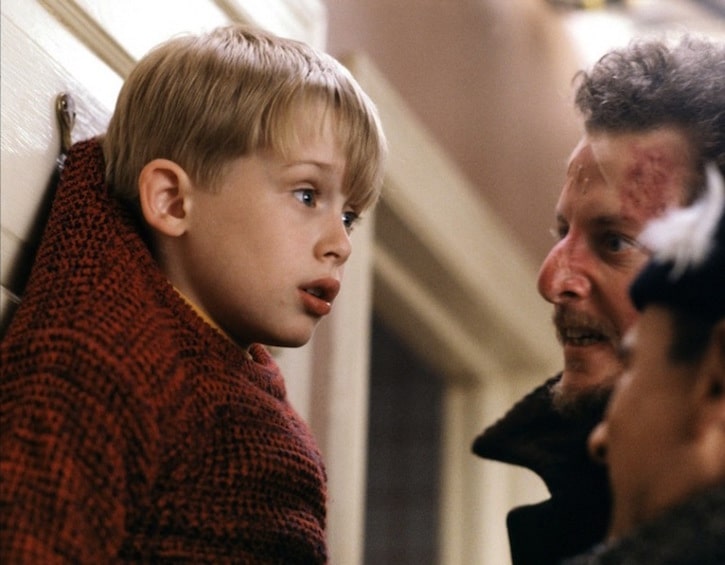 Home Alone and its sequel are both excellent christmas movies for kids and adults alike