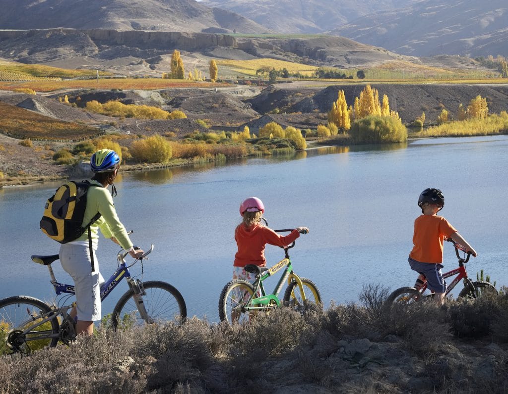 Mountain Bikers, Lake Dunstan and Autumn Colours, Bannockburn, Central Otago, South Island, New Zealand