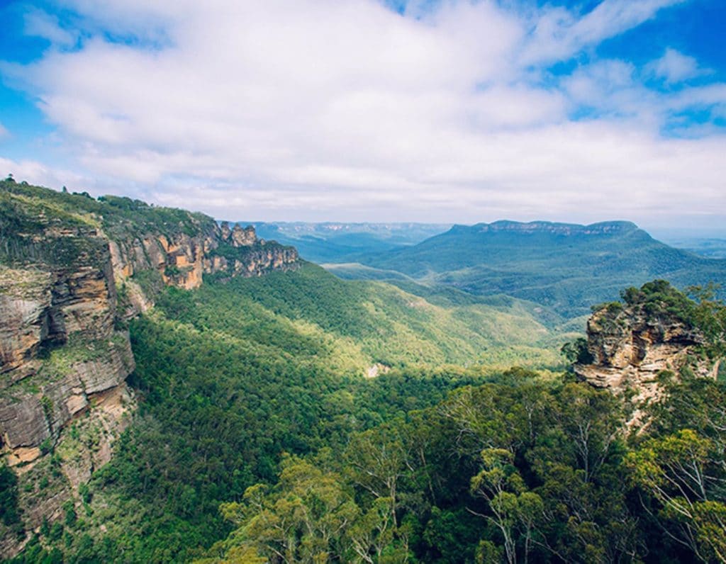the three sisters in the blue mountains of nsw australia