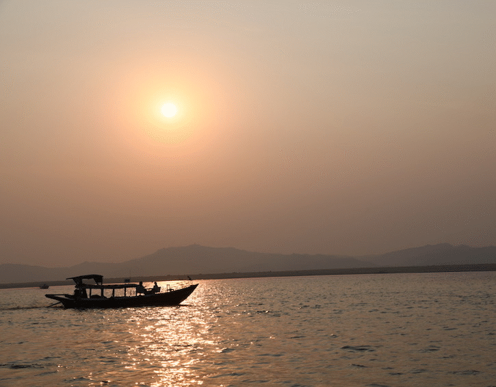 myanmar floating tour