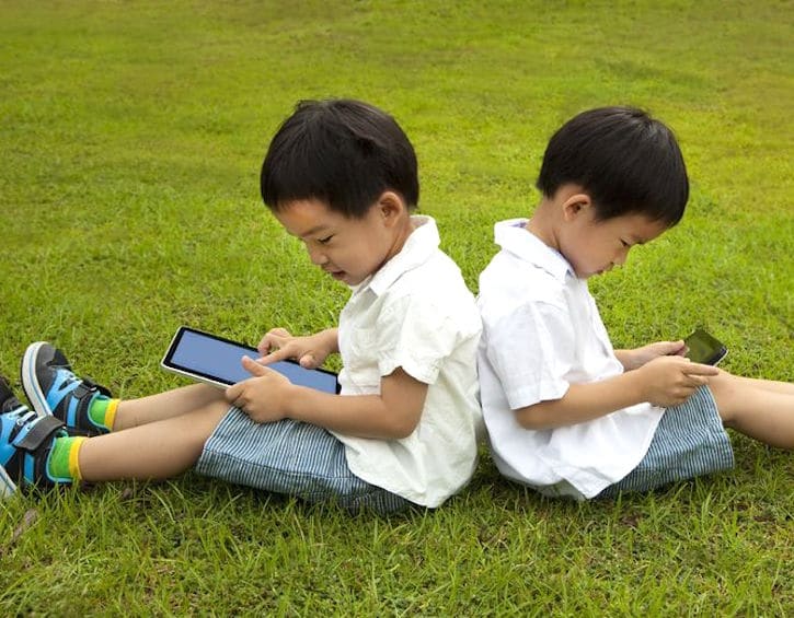 tablet phone kids social media