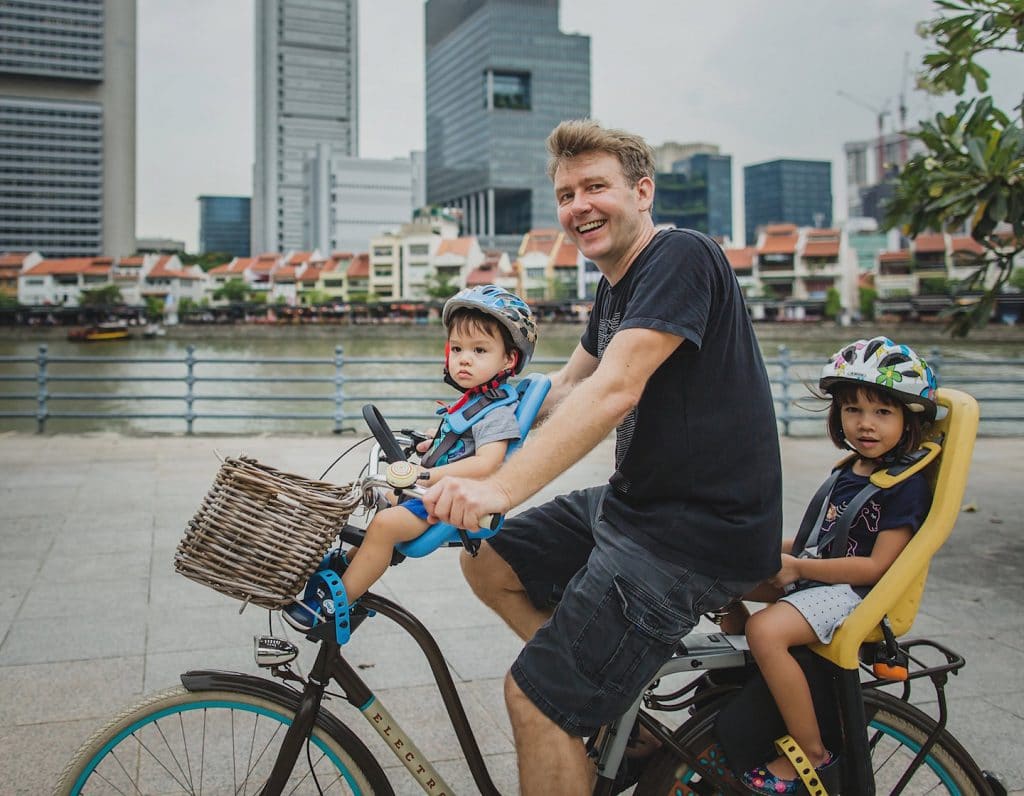 cool dad erik van helvoort on a bike with his kids