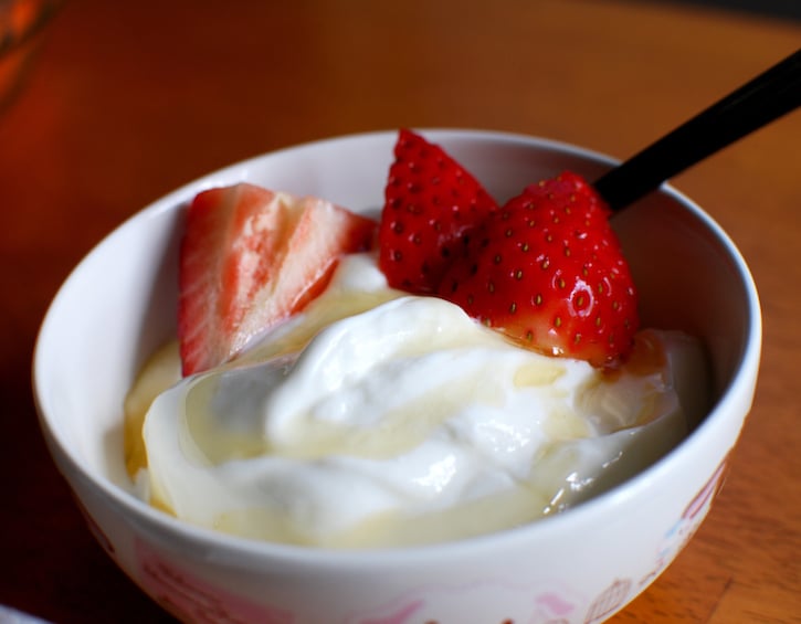 greek-yoghurt-with-honey-snack