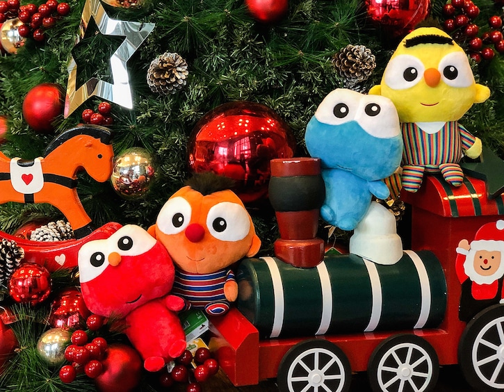 sesame street characters at a nutty christmas at suntec city