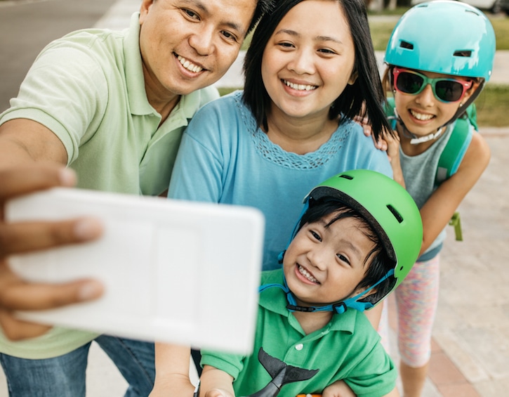 Best gadgets for family selfie