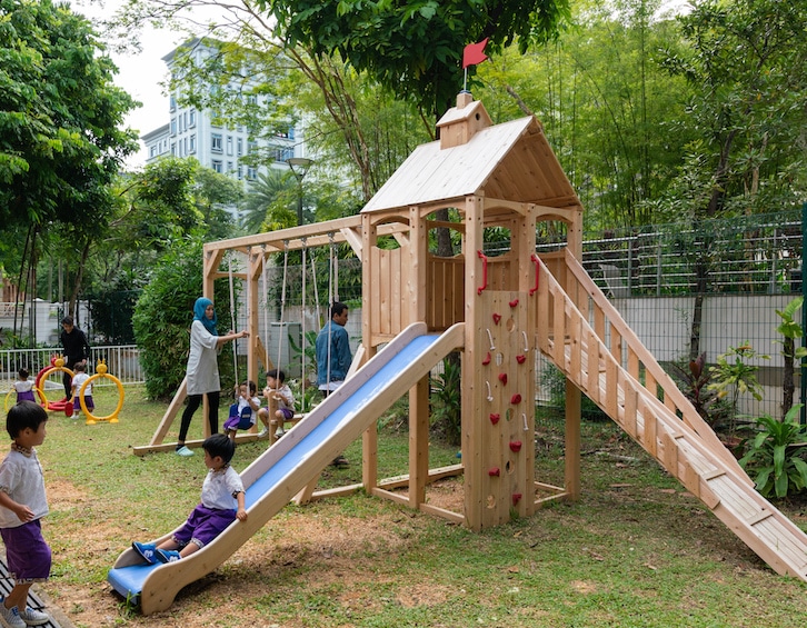 house on the hill montessori balmoral garden playground