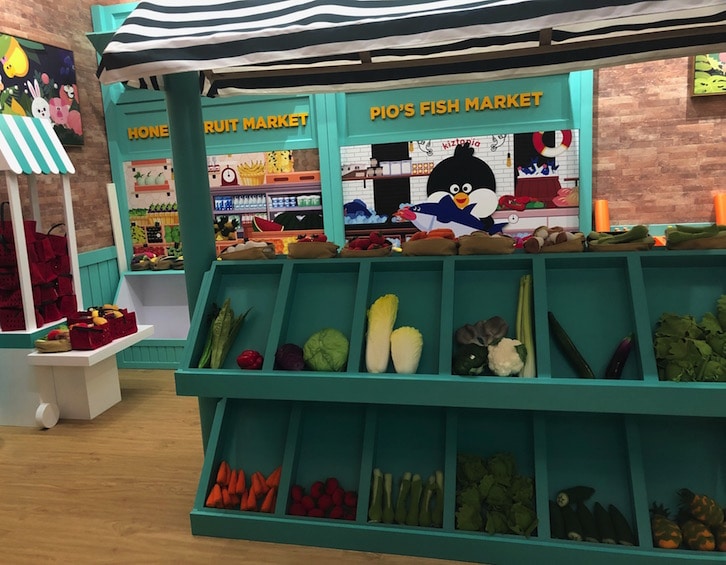a pretend play grocery store at kiztopia indoor playground