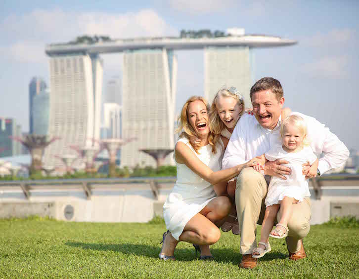 an outdoor family photoshoot in singapore at marina barrage by family photographer katie martin sperry