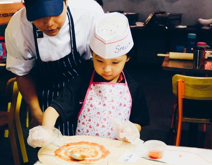 Peperoni Pizza - Kids Eat free deals and pizza parties, at this kid friendly cafe