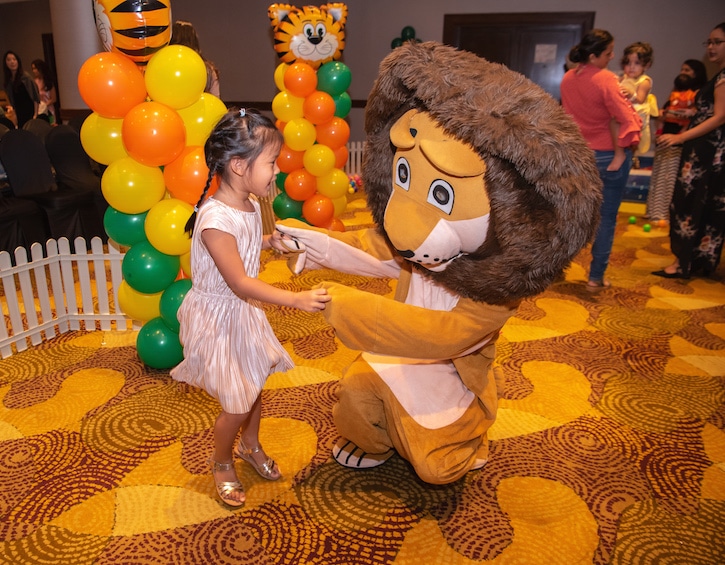 a mascot is a fun touch at a safari-themed kids birthday party