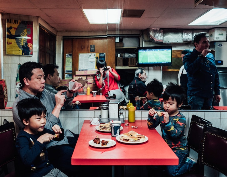 family photo tips from photo tips from family photographer kerry cheah eating in a restaurant