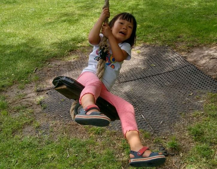 danish forest kindergarten Sara swinging