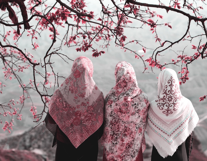 expat tips find your tribe three female friends take in a beautiful view among cherry blossoms