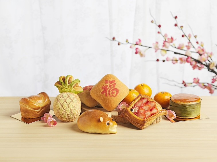 chinese new year goodies at breadtalk include pineapple buns and cookies