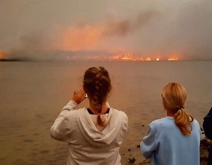 how to donate to australia bushfires beach evacuation