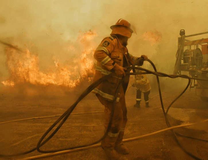 australia bushfires volunteer firefighter