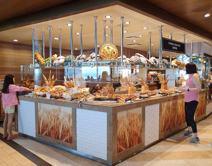 endless food choices on the royal caribbean cruise ship quantum of the seas at windjammer buffet restaurant