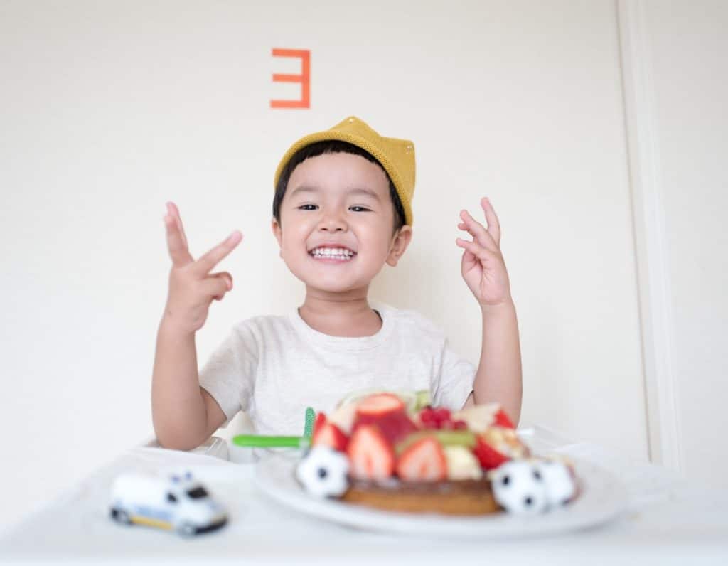 indoor-activities-singapore-kids-fruit-kazuend-unsplash