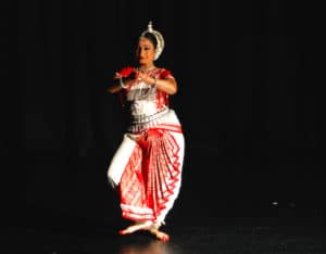 that-mama-soumee-de-odissi-dance-Tribhanga