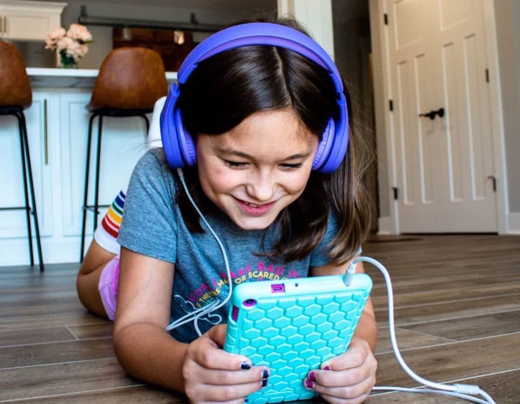 kids-headphone-home-based-learning-lilgadgets