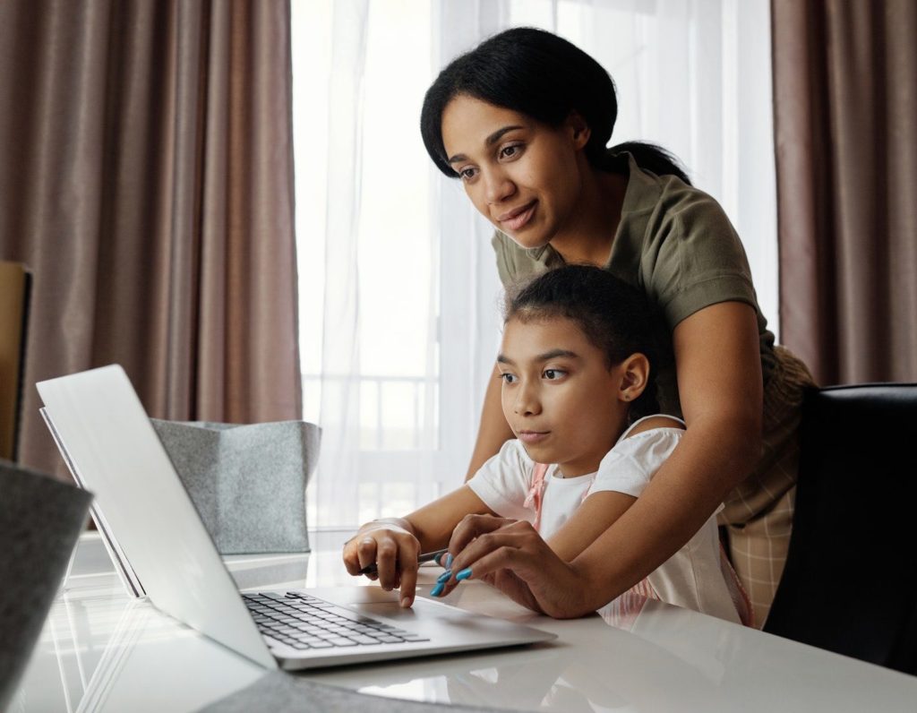 7 Mistakes Parents Make When Dealing with Their Daughter’s Education mum teaching daughter on laptop