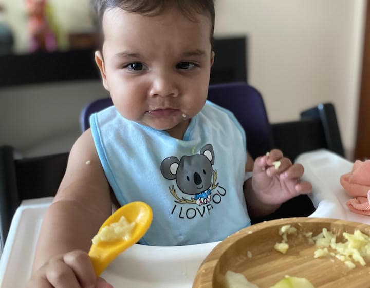 baby led weaning practicing with spoon 6 months