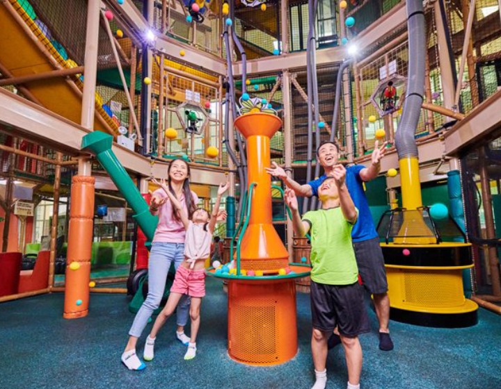 indoor playgrounds singapore - kids amaze safra jurong