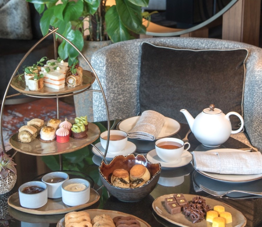 afternoon tea singapore at Mo Bar