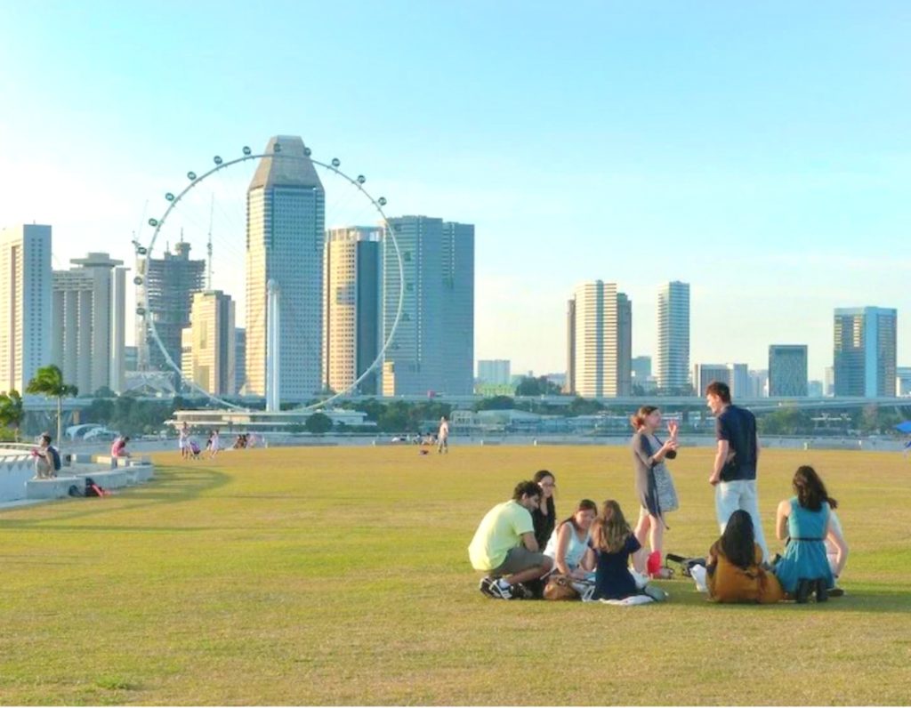 Picnic singapore - marina barrage - family picnic with a view