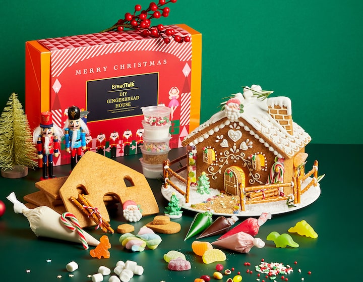 gingerbread house DIY kit