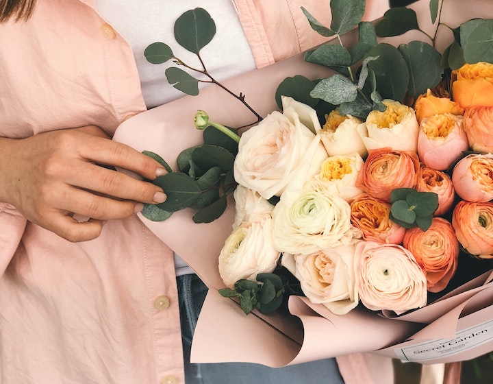 valentine's day gift guide bouquet