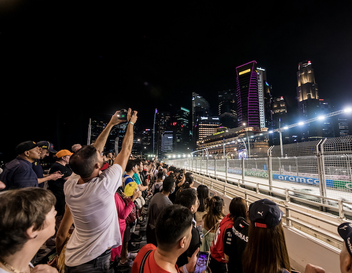 Formula 1 Grand Prix Singapore Fans watching the race