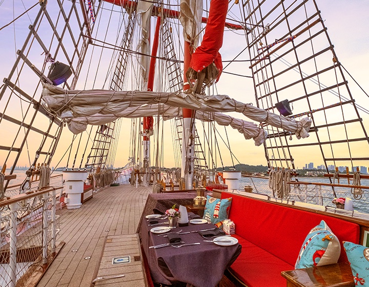 Dinner & Sail on the Royal Albatross birthday celebration singapore 