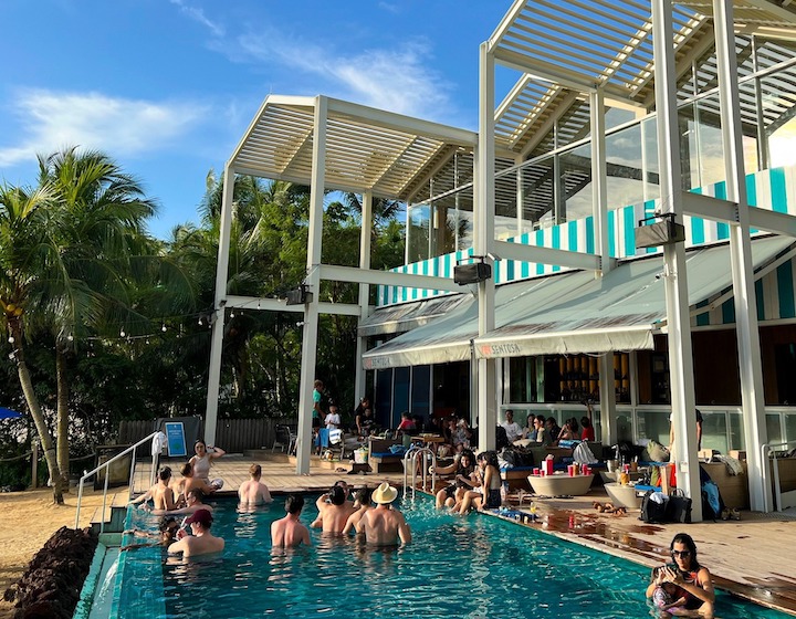 kid friendly restaurants and cafes singapore FOC beach club swimming pool & restaurant