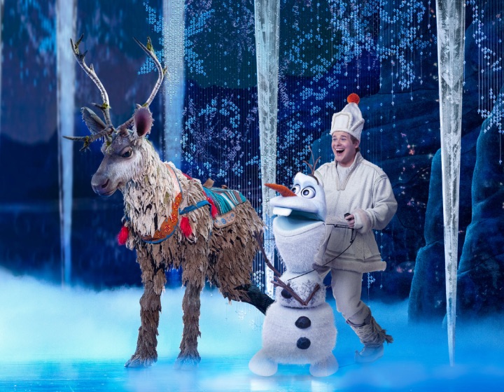 kids theatre - Frozen the Musical - Sven & Olaf