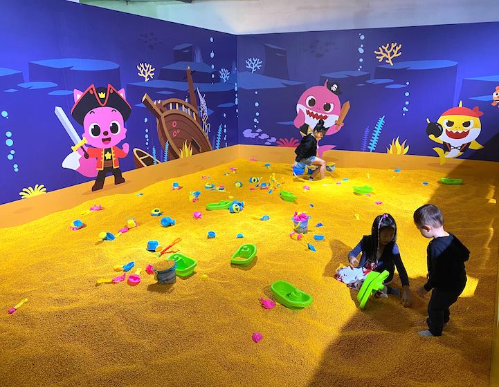 baby shark playhouse - sand play